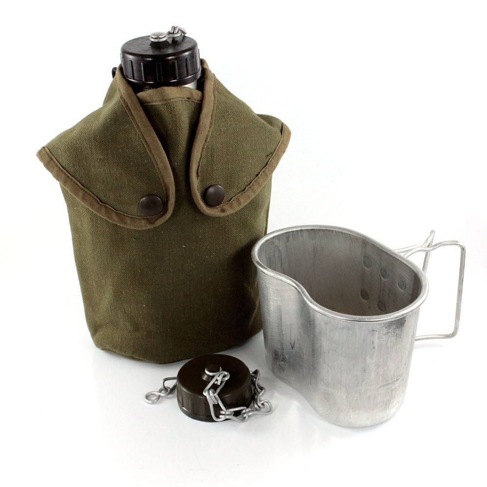 Gourde alu + quart alu + housse Armée française Gourde alu + quart alu + housse Armée française